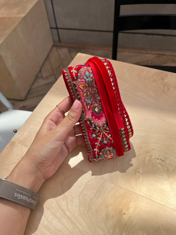 کمربند سوزن دوزی مخمل قرمز