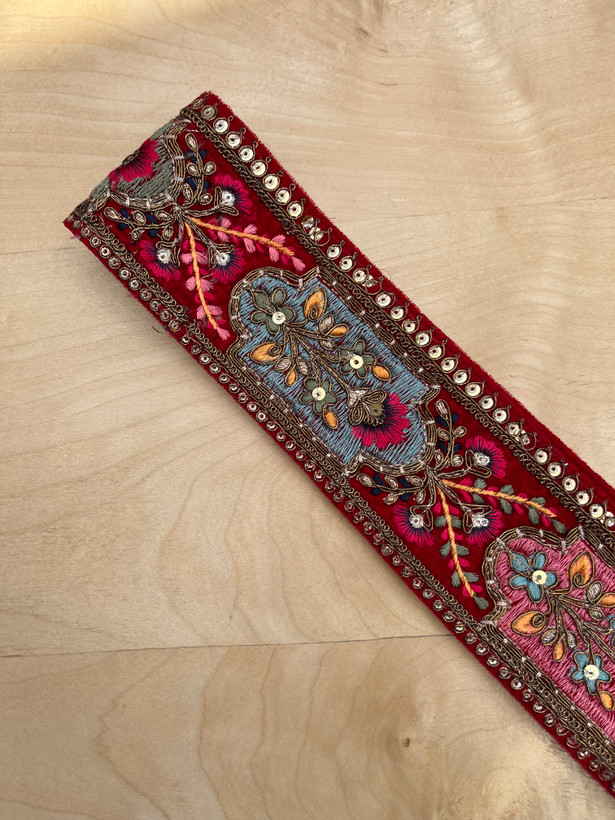 کمربند سوزن دوزی مخمل قرمز