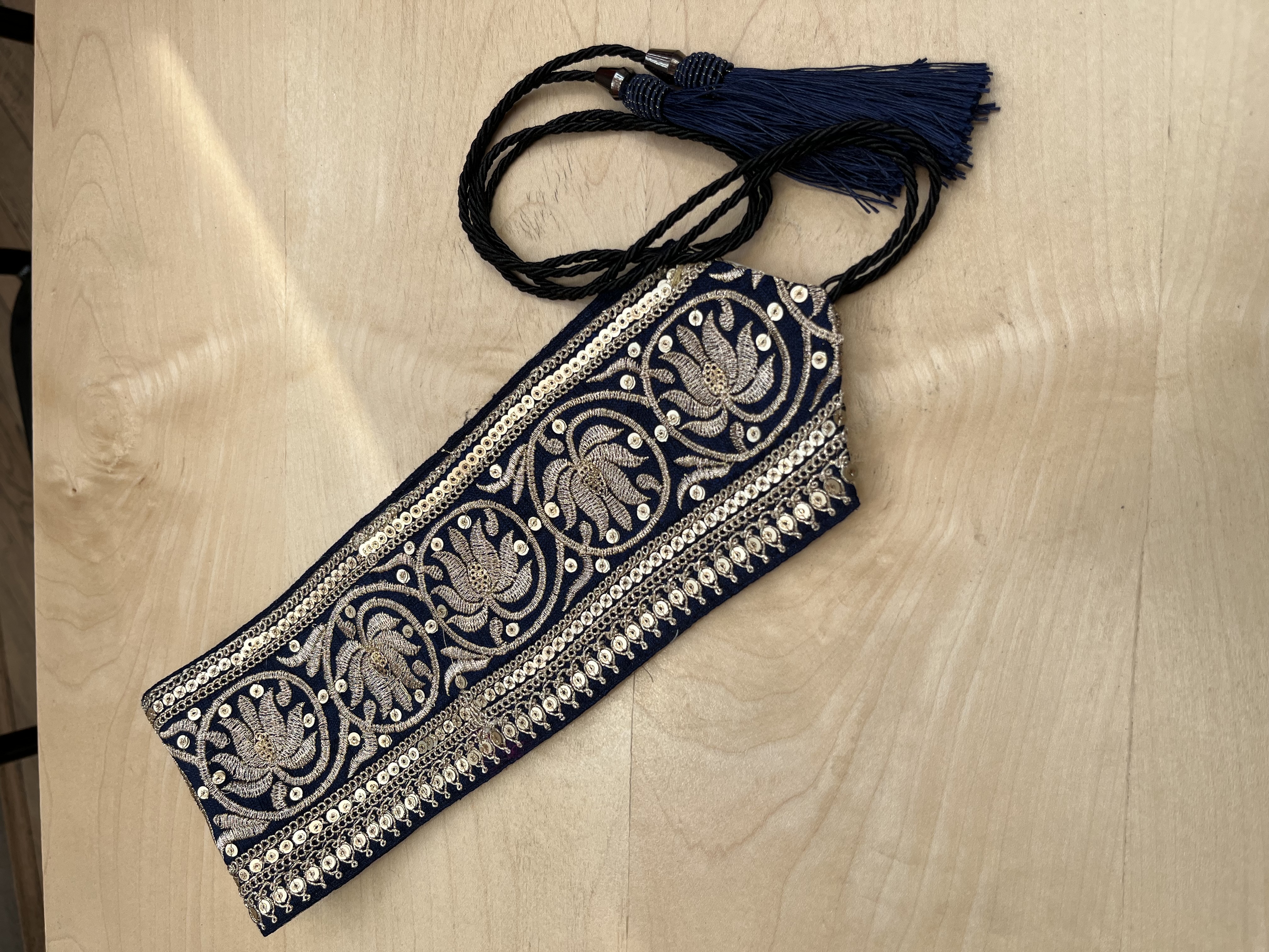 کمربند مشکی سوزن دوزی